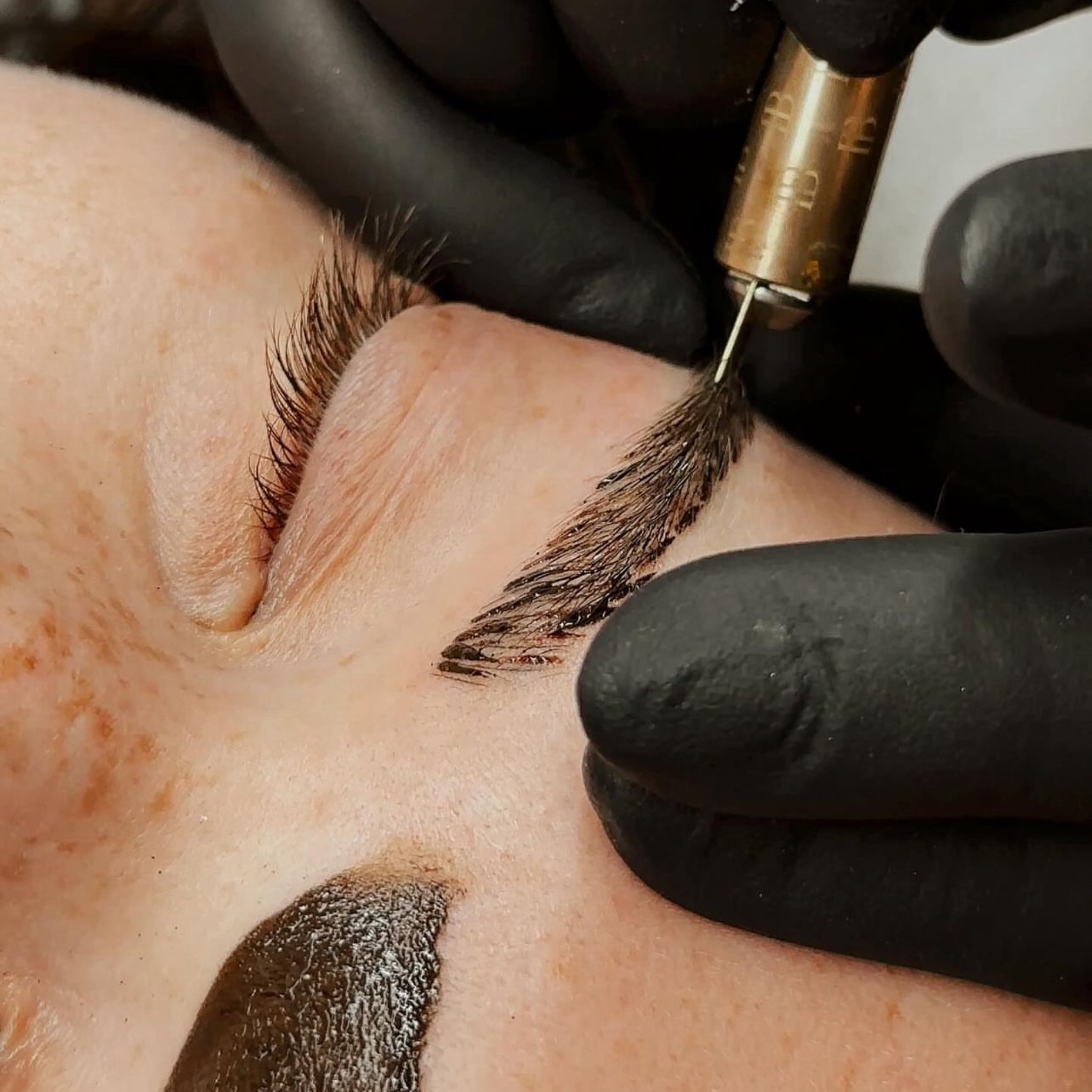 Microblading Schulung in Berlin (Vorort) - IBLASHES